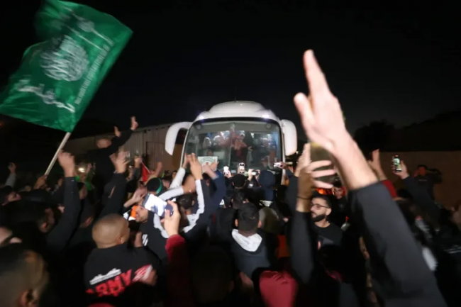 الدفعة الخامسة من صفقة تبادل الأسرى: إطلاق سراح 30 فلسطي_نيّا