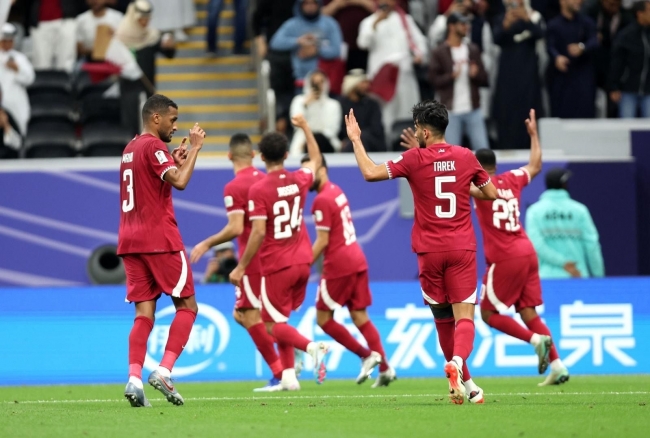 منتخب قطر ينتصر على إيران بثلاثية ويبلغ نهائي كأس آسيا