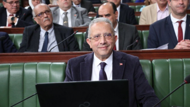 وزير الصحة يكشف أجور ومنح الأطباء الشبان