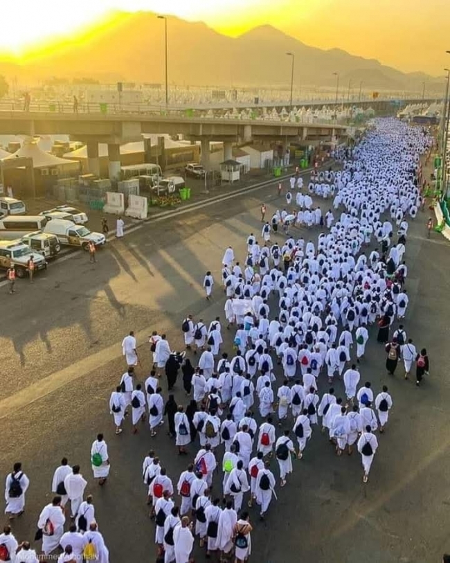 الحجاج يتوجهون إلى منى لقضاء يوم التروية