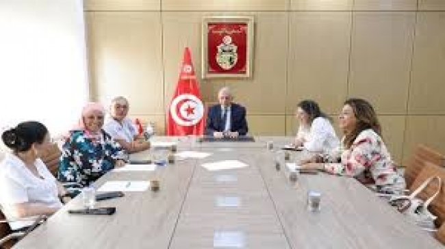  تطوير الطب الباطني وتعميم العيادات الطبية عن بُعــد و هذه التفاصيل