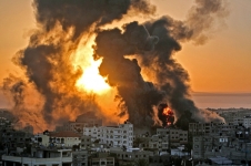 استشهاد 10 فلسطينيين في قصف جوي صهيوني على غزة