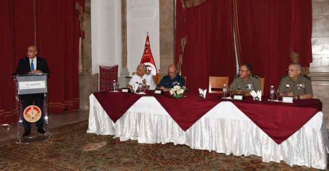 وزير الدفاع يشرف على الإحتفال بيوم العلم بالمؤسّسة العسكرية