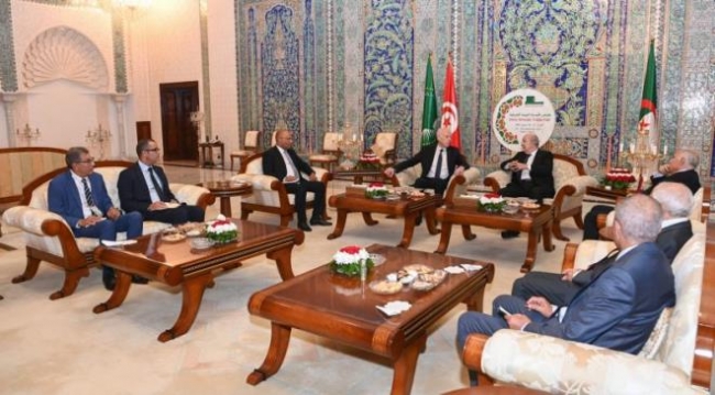 العلاقات الثنائية المتميزة بين تونس والجزائر إلى جانب عدد من القضايا الإقليمية والدولية محور لقاء رئيس الجمهورية بنظيره الجزائري