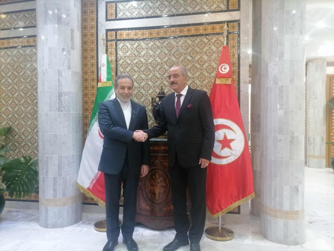 وزير الخارجية ونظيره الإيراني يستعرضان أوجه التعاون والتشاور حول القضايا الدولية