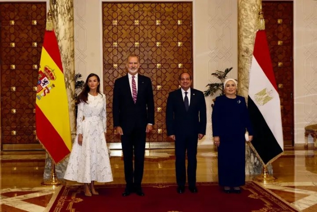 ملك إسبانيا يُدين المجازِر في غزّة: مُعاناة تفوق الوصف
