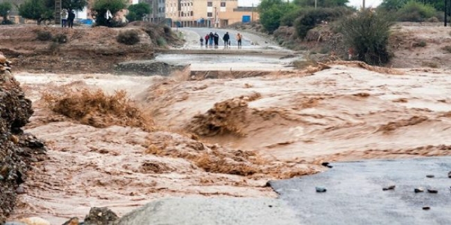 كاتب الدولة المكلف بالمياه يشدد على التنسيق المحكم للحد من آثار الفيضانات