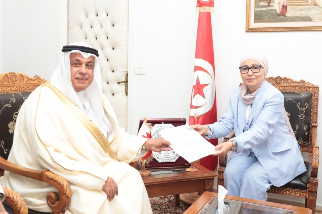وزيرة الأسرة تستقبل سفير مملكة البحرين بتونس