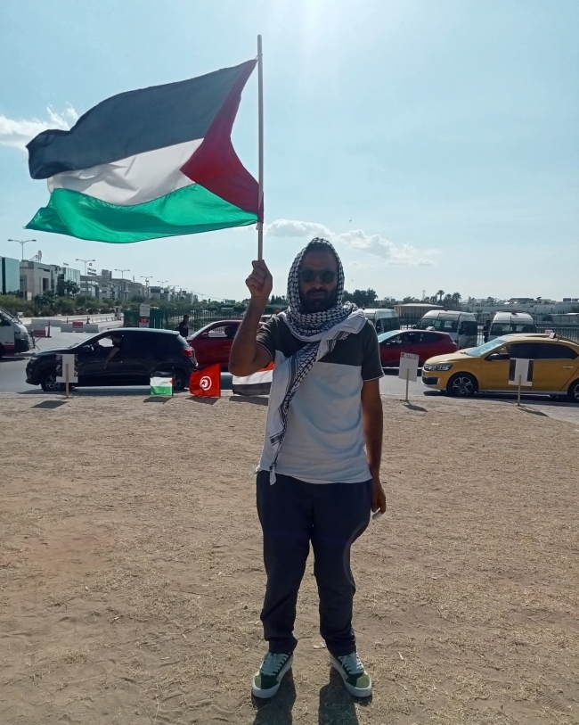 وصول الناشط التونسي بأسطول الحرية علي كنيس إلى تونس بعد ترحيله من قبل سلطات الاحتلال الصهيوني