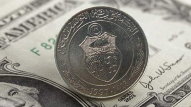 تحسن صرف الدينار أمام الدولار بـ2.8 بالمائة