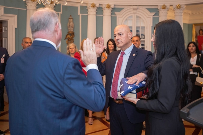 السفير الأمريكي الجديد بيل بازّي يؤدي اليمين ويستعد للوصول إلى تونس لتعزيز العلاقات بين البلدين