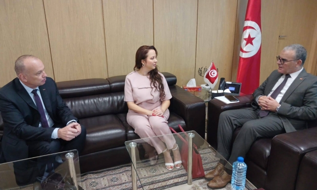 وزير الإقتصاد ورئيسة مجمع صناعة مكونات الطائرات يتباحثان آفاق القطاع في تونس