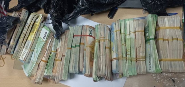 المعبر الحدودي بملولة: إحباط محاولة تهريب مبلغ من العملة الأجنبية بقيمة تناهز 700 ألف دينار