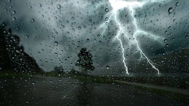 بداية من مساء اليوم: أمطار غزيرة بعديد الولايات