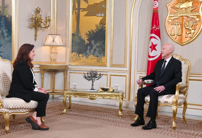 بمناسبة انتهاء مهامها رئيس الجمهورية يستقبل سفيرة جمهورية كوبا لدى تونس