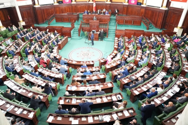 نواب يطالبون بالتسريع في إحداث البنك البريدي وإيجاد حلول قانونية وتقنية لمراقبة الفضاء الرقمي