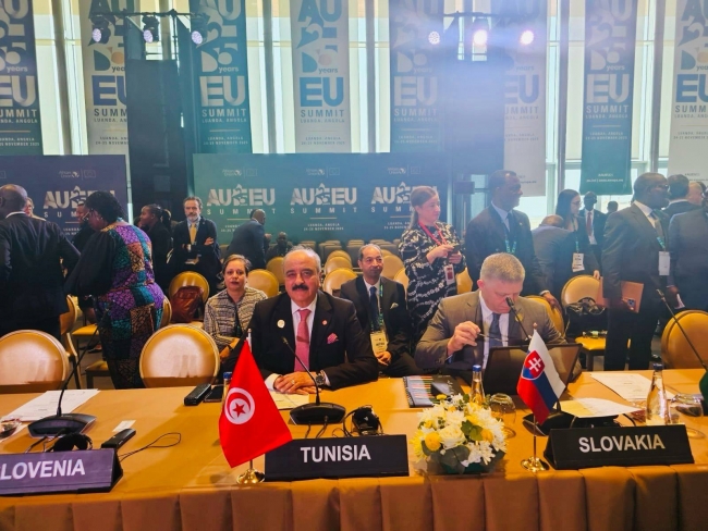 وزير الخارجية يجري عددا من اللقاءات في افتتاح أشغال القمة الافريقية الأوروبية السابعة بلوندا