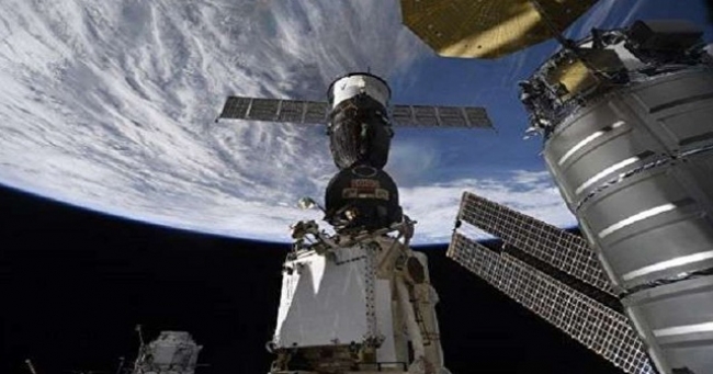 إحتراق قمر صناعي روسي في الغلاف الجوي فوق المحيط الأطلسي 